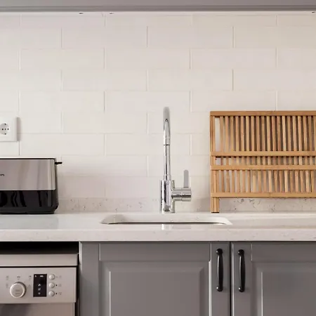 Feel In Stunning Renovated Nest In Graca Апартаменты *