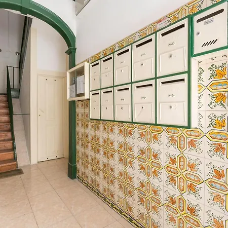 Feel In Stunning Renovated Nest In Graca Апартаменты *