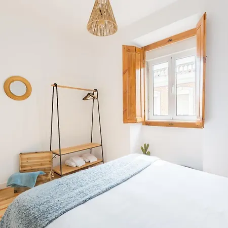 Feel In Stunning Renovated Nest In Graca Апартаменты *